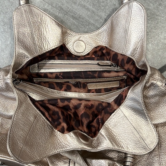 B. Makowsky Pebble Leather Medium Shoulder Bag With Zipper Pockets - Picture 4 of 13